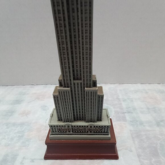 Empire State Building Miniature Model – Iconic NYC Decor - Picture 7 of 8